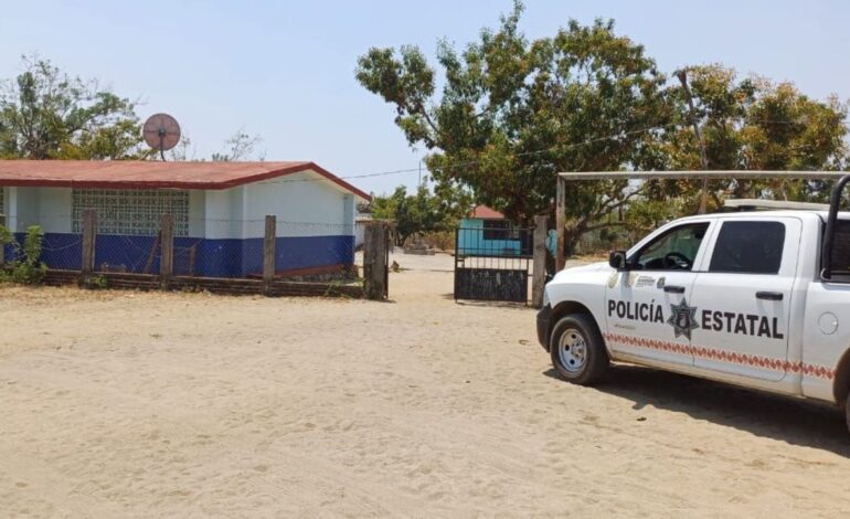 asaltan escuelas en Coyuca