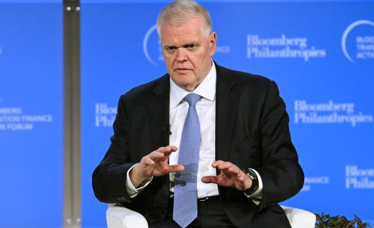 banco hsbc anuncia la retirada de su director ejecutivo