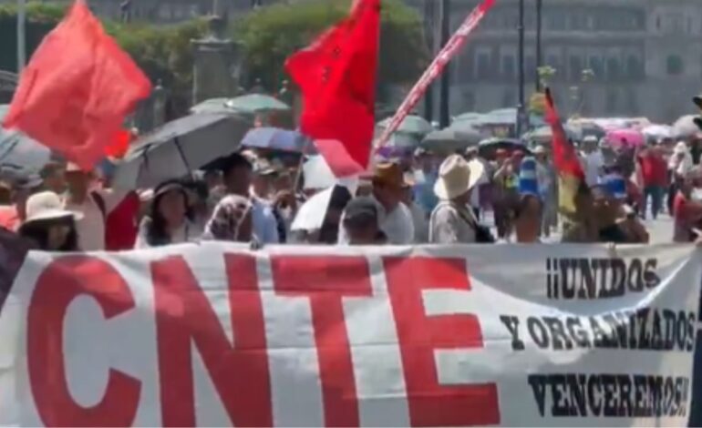 Maestros de la CNTE marchan a SEGOB para denunciar represión en Oaxaca