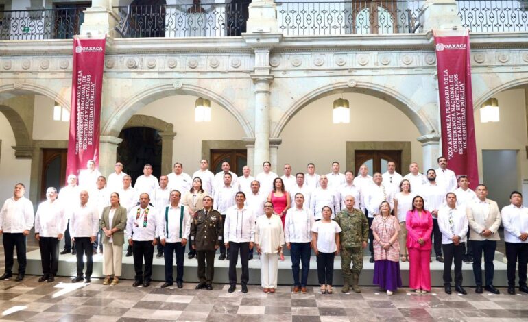 rosa icela encabeza asamblea de seguridad en oaxaca con gobernador salomon jara