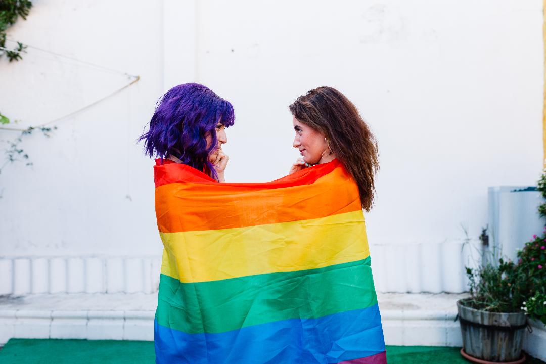 Día de la Visibilidad Lésbica: 75% de las mujeres en plataformas de encuentros buscan explorar su sexualidad fuera de la relación principal