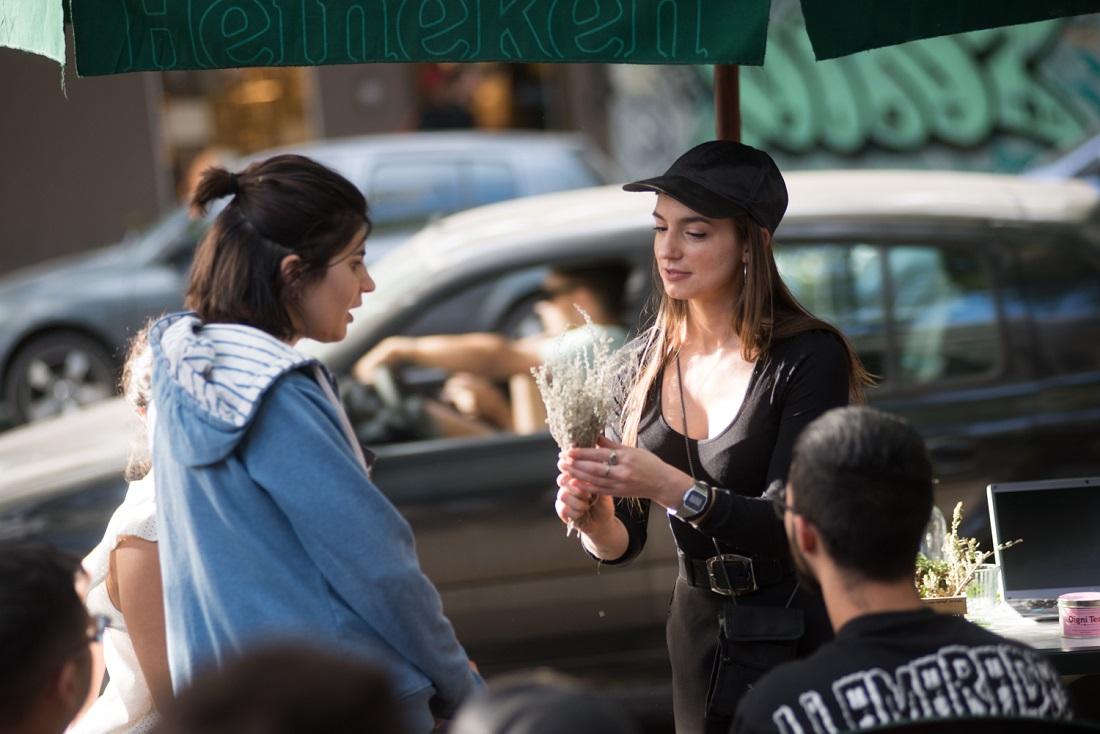 CAROLINA FORTUNA revoluciona la coctelería usando plantas de la calle