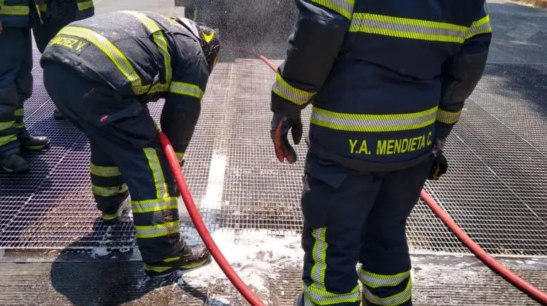 Incendio en respiradero en la colonia Tlacoquemécatl de la Benito Juárez