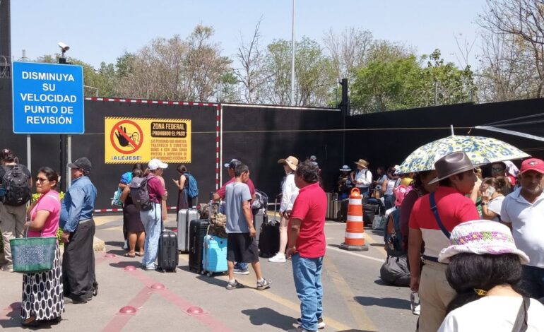 Suspenden todos los vuelos en Aeropuerto de Oaxaca ante bloqueo del SNTE