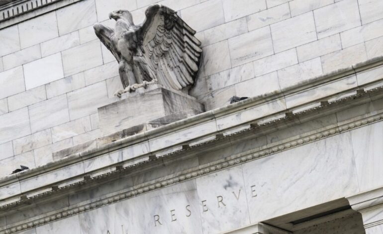 La Fed mantiene tasas de interés; prevé un sólo recorte en el año