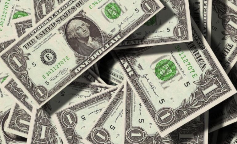 Incrementa precio de dolar informal tras devaluacion del peso argentino 1