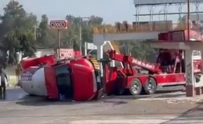 Vuelca pipa con gas LP en carretera México-Pachuca; no hay lesionados