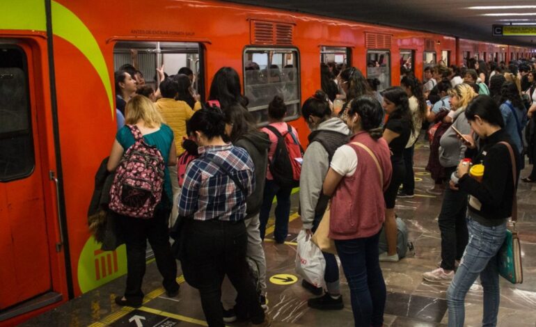 Usuarios reportan retrasos y aglomeraciones en L3, L7, L8 y LB del Metro