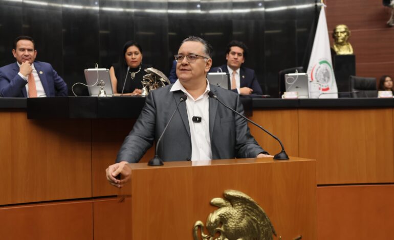 Senador Gabriel García denuncia transferencias de fondos públicos a Carlos Loret de Mola