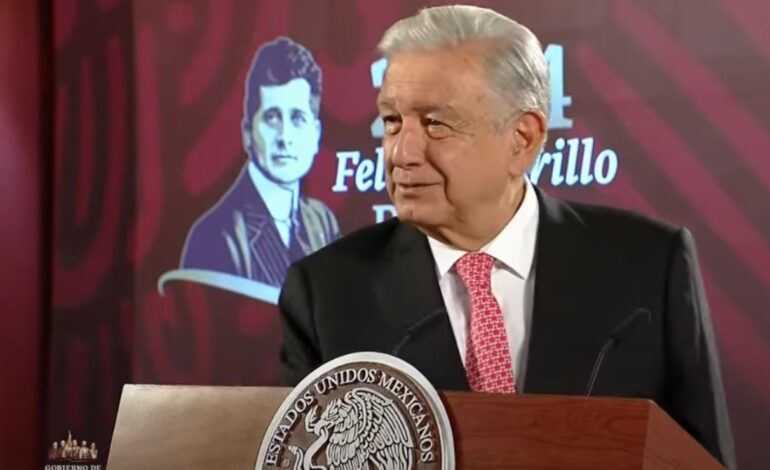 AMLO aplaude que juez revocara orden para nombrar a magistrados del TEPJF