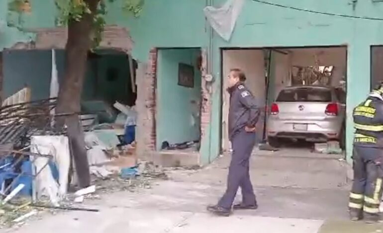 explosion por acumulacion de gas en casa de benito juarez deja dos perritos lesionados