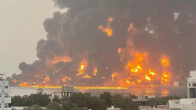israel bombardea el puerto yemeni de hodeida en respuesta al ataque de huties en tel aviv 0