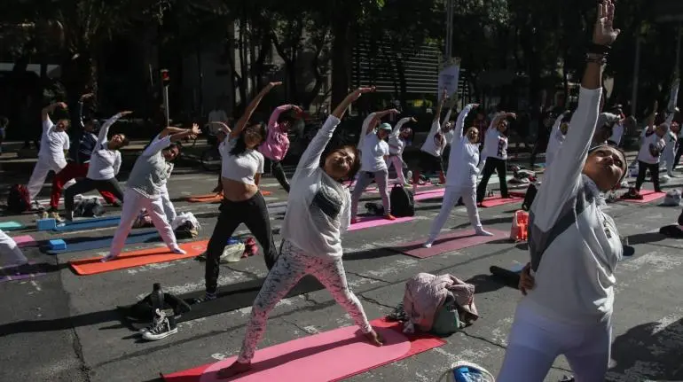 mega clase yoga paseo reforma