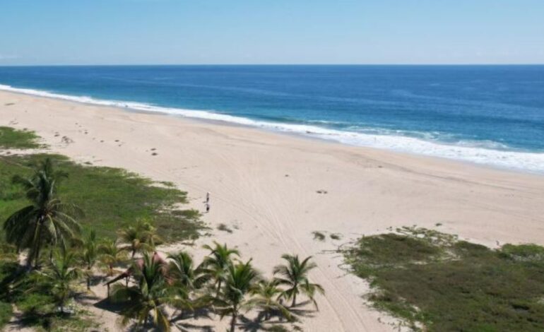 Mueren ahogados rescatista y viejito en playa Agua Dulce de Oaxaca