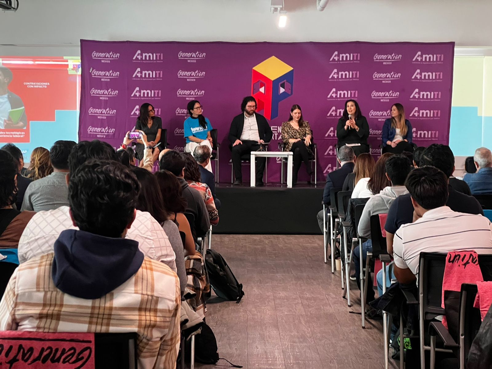 Arranca programa “Abriendo Puertas” con 100 becas para mejorar empleabilidad de jóvenes en el sector de TI