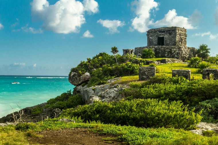 Tulum Country Club y Álvaro Moya Corral promueven la sostenibilidad con nueva cabina de reciclaje en Chemuyil