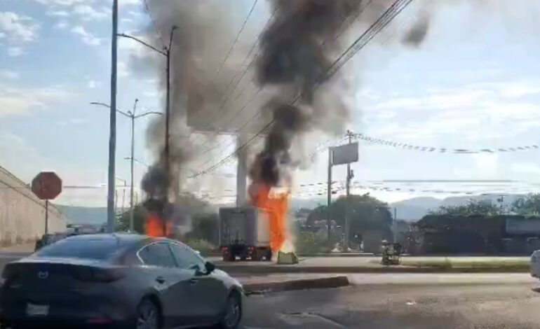 Bloqueos y balaceras siguen en Sinaloa: dejan sin clases a 4 municipios