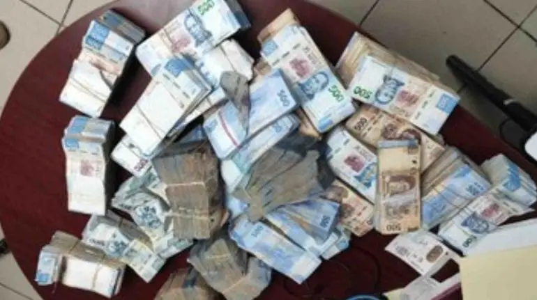 detienen a conductor con 5.7 mdp ocultos en llanta de refaccion en nayarit