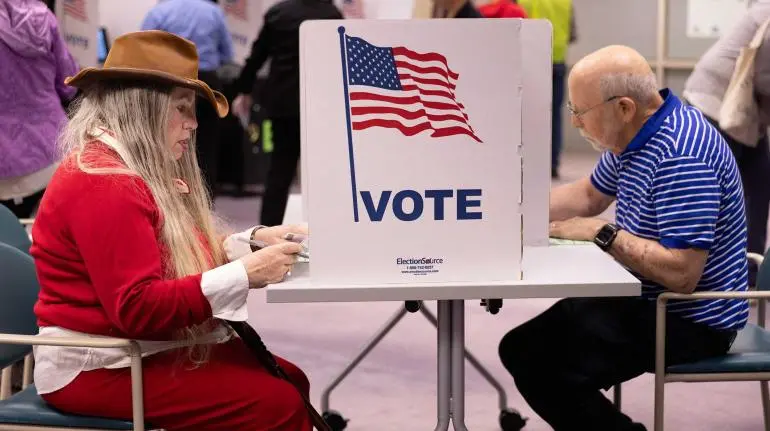 Inicia en 3 estados de EU votación adelantada para comicios presidenciales