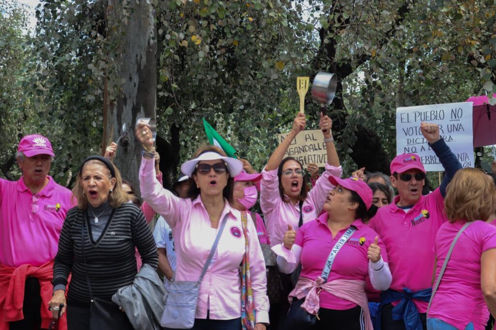 Activa marea rosa ‘democratometro’ contra reforma al Poder Judicial