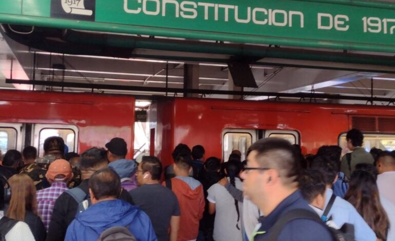 Retrasos de hasta 20 minutos en Línea 8 del Metro