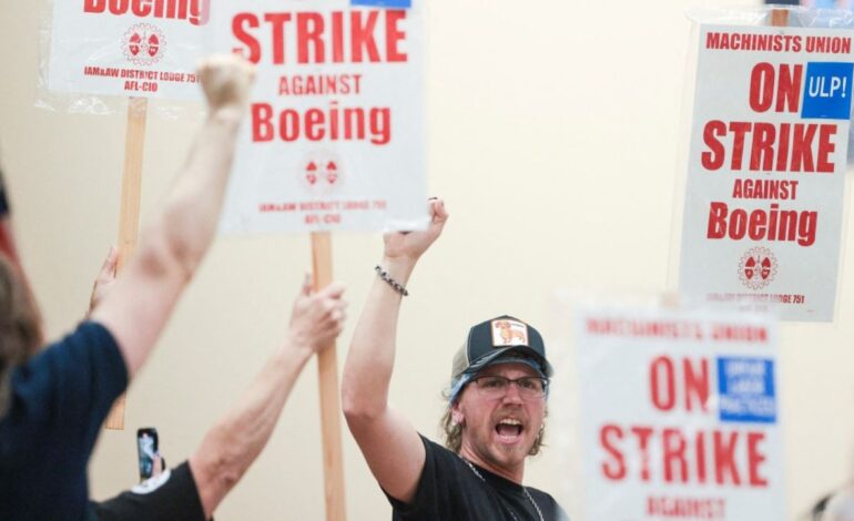 Trabajadores de Boeing inician huelga en EUA tras rechazar propuesta de la empresa