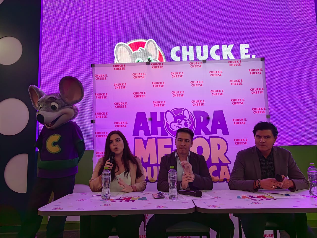 CHUCK E. CHEESE presenta la campaña “AHORA MEJOR QUE NUNCA” en rueda de prensa