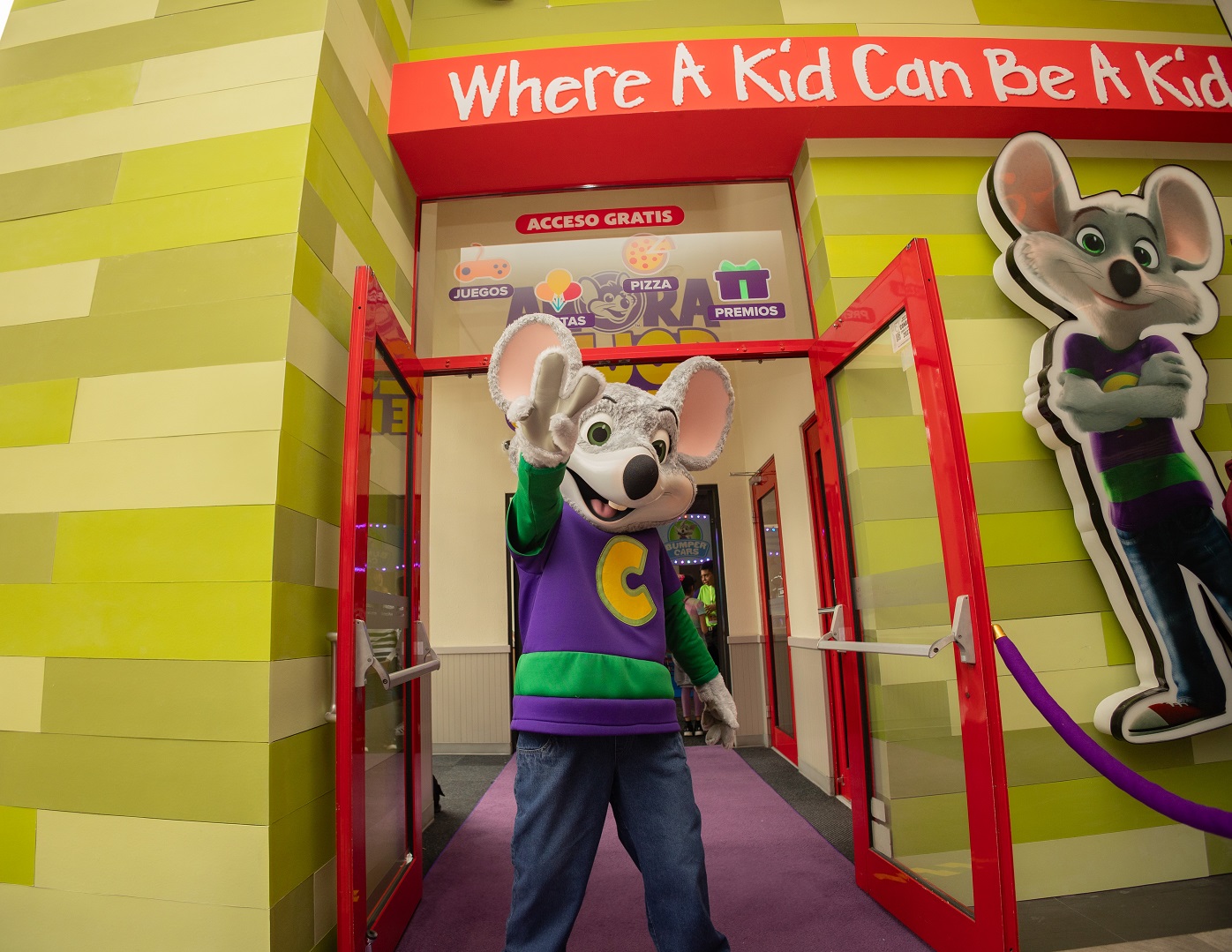 CHUCK E. CHEESE se reinventa y presenta su campaña “ahora mejor que nunca”