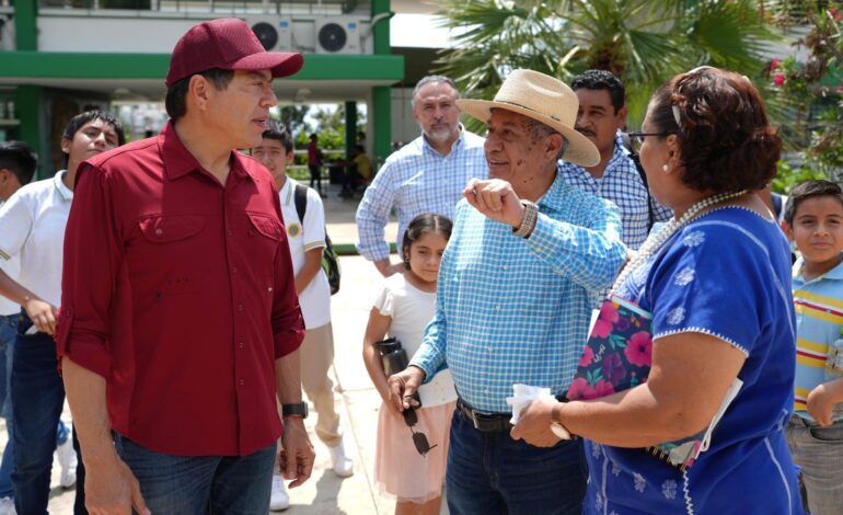 Encabeza titular de la SEP brigadas de limpieza en escuelas de Acapulco tras paso del huracán John