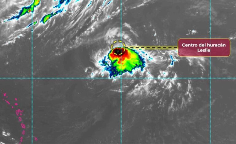 Huracán ‘Leslie’ pierde fuerza mientras se desplaza por el Atlántico