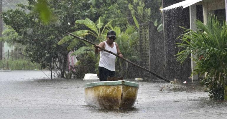 Lluvias golpean Minatitlán y amenazan Tlacotalpan en Veracruz