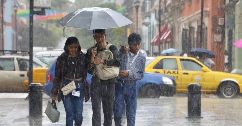 Meteorológico pronostica lluvias de fuertes a intensas en 13 estados