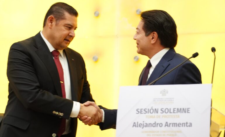 Mario Delgado resalta la educación como eje central en la 4T durante toma de protesta de Alejandro Armenta en Puebla
