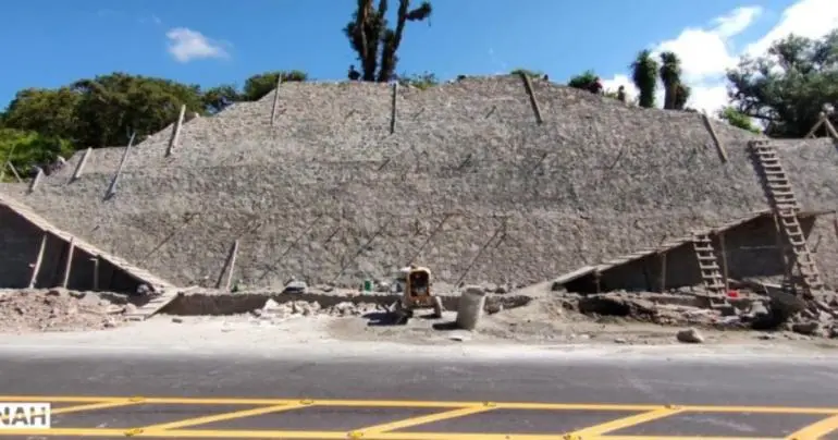 piramide en la carretera pachuca huejutla