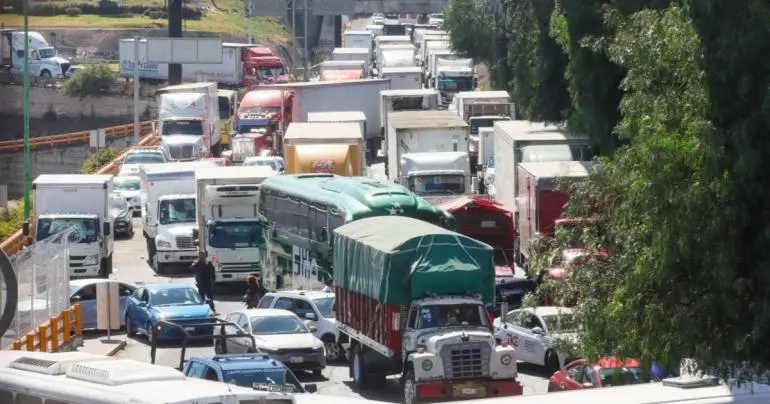 Transportistas cancelan bloqueos, pero marcharán hacia el Zócalo