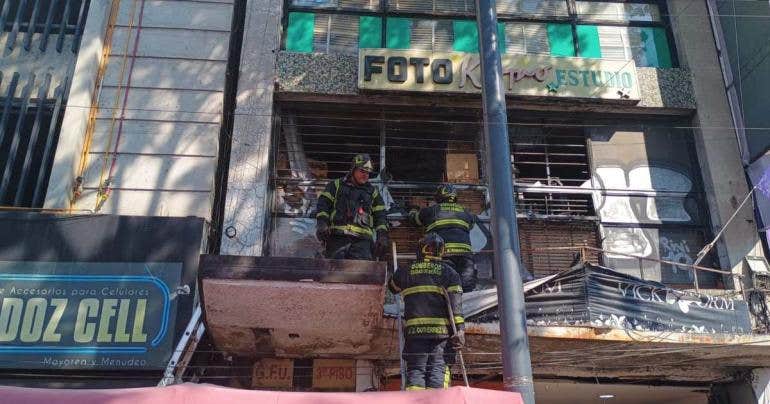 Incendio devora negocio sobre Arcos de Belén, en el Centro Histórico