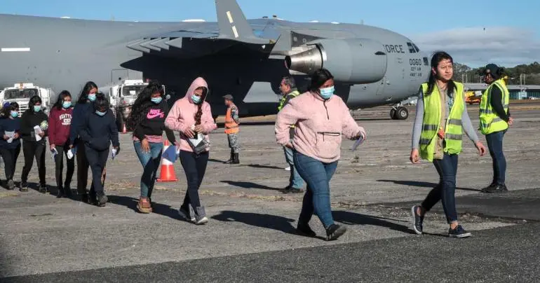 primeros vuelos de deportacion del gobierno de trump llegan a guatemala