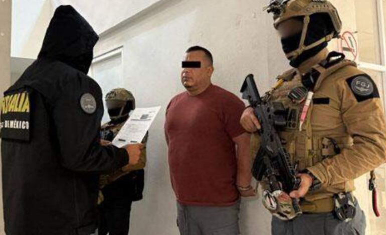 ‘El Conejo’, líder de Los 300 en Ecatepec, Edomex, se queda en prisión