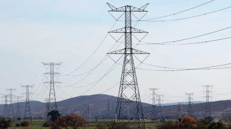 Con subsidio eléctrico de 100 mdp y paneles solares va 4T contra temporada de calor