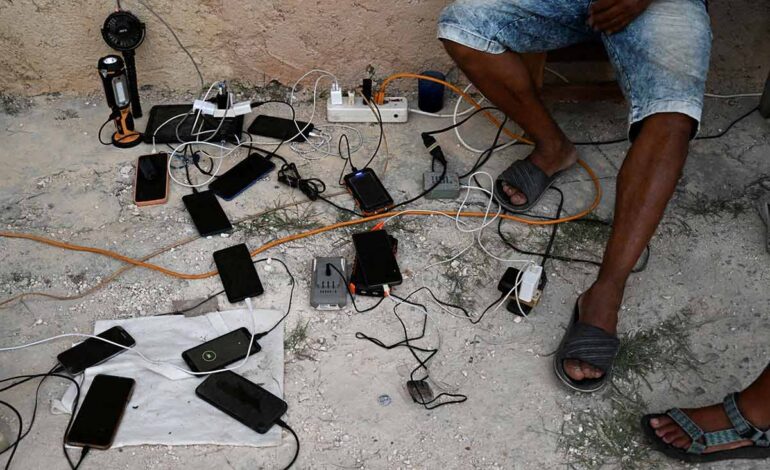 Cuba a media luz tras 40 horas en apagón generalizado