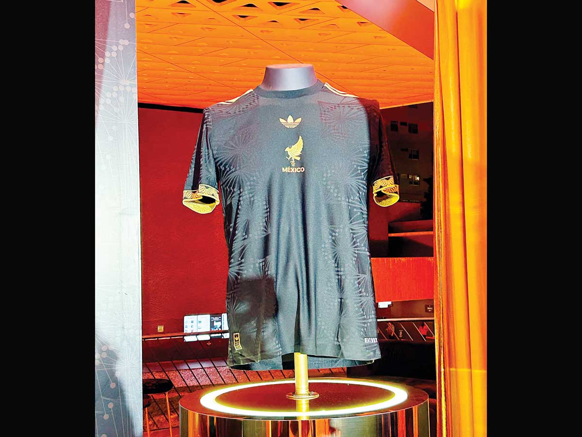 Playera del Tri, inspirada en el cine mexicano