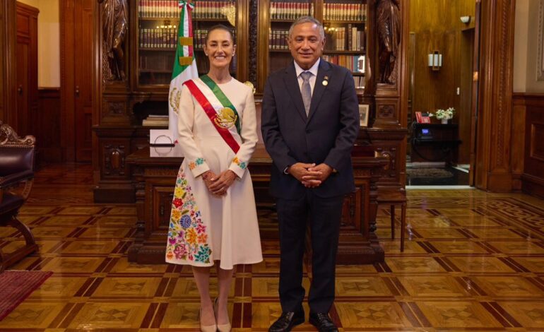 Claudia Sheinbaum dialoga con el primer ministro de Belice, John Briceño