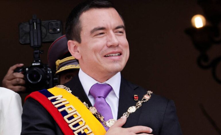 Daniel Noboa jura un segundo mandato en Ecuador con promesa de lucha contra el narcotráfico