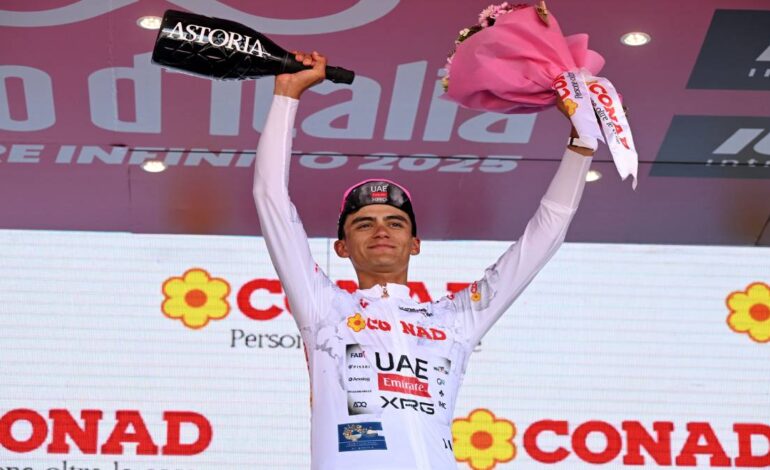 Isaac del Toro pierde la Maglia Rosa, pero hace historia en el Giro de Italia 2025