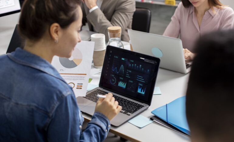 La brecha de habilidades y la escasez de talento limitan el crecimiento de la industria TIC: AMEDigital