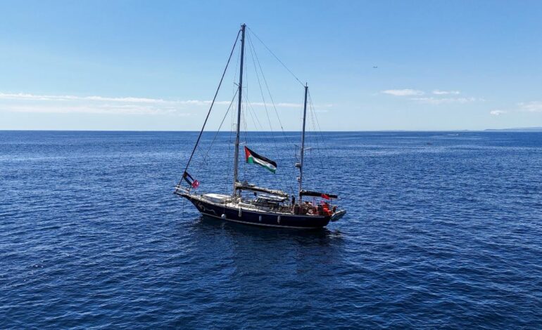 Barco con ayuda humanitaria y 12 activistas, entre ellos, Greta Thunberg, se acerca a Gaza