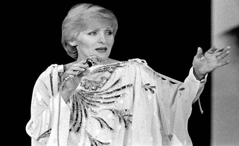 Muere Nicole Croisille famosa cantante y actriz a los 88 años