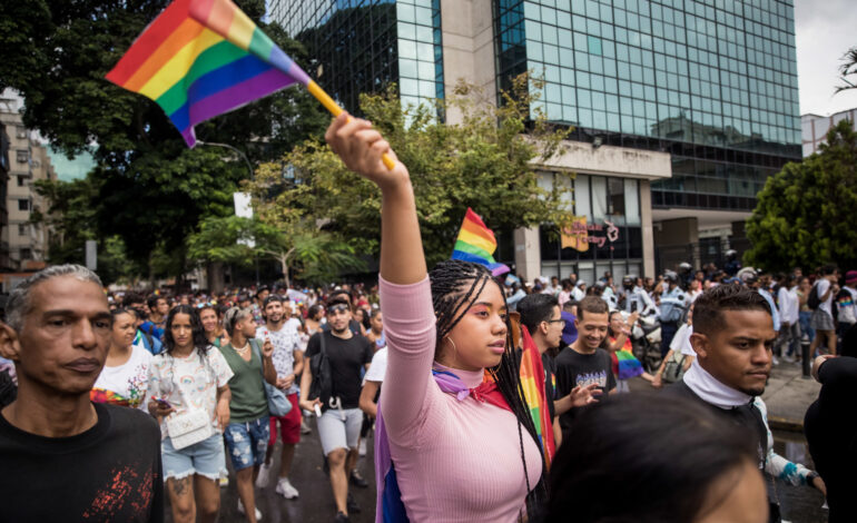 CDMX dedica la Marcha del Orgullo LGBTIQ+ 2025 a mujeres trans y migrantes en EE.UU.