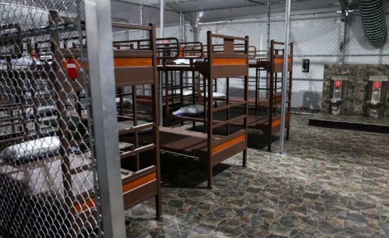 Consulado de México en Miami visita a los 14 connacionales detenidos en “Alligator Alcatraz”; no detectan hacinamiento