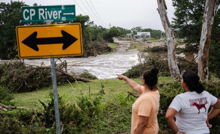 Sube a 59 la cifra de muertos por inundaciones en Texas; buscan a 27 niñas desaparecidas
